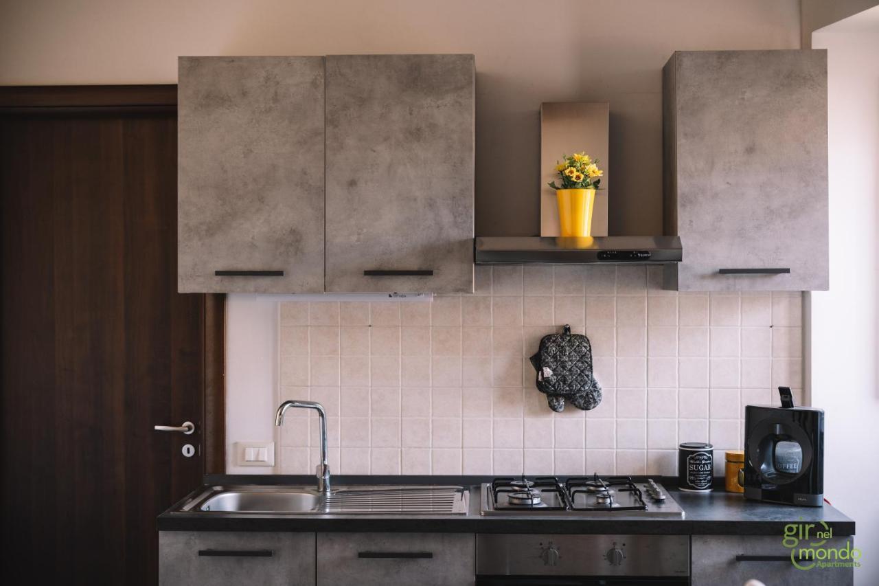 Giro Nel Mondo Apartments カターニア エクステリア 写真