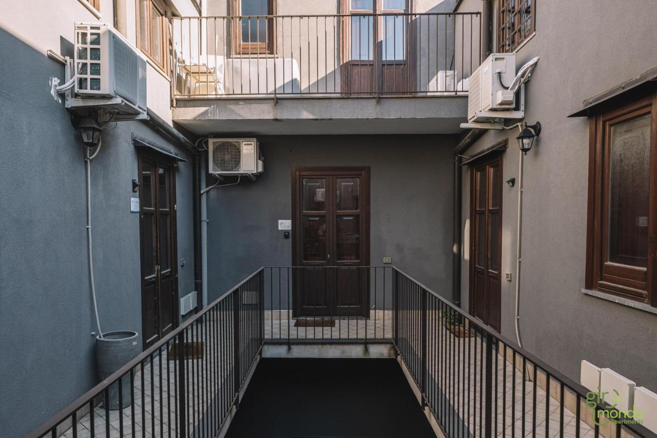 Giro Nel Mondo Apartments カターニア エクステリア 写真