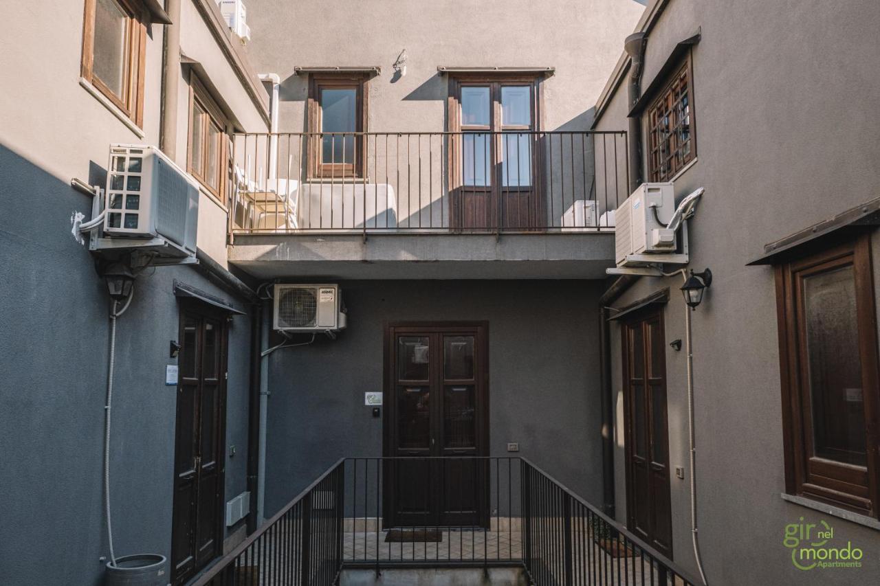 Giro Nel Mondo Apartments カターニア エクステリア 写真