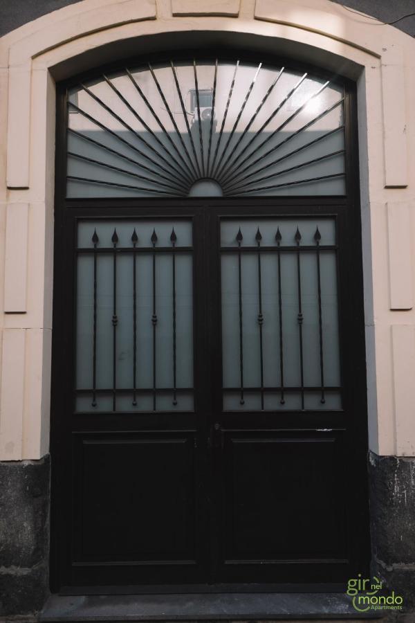 Giro Nel Mondo Apartments カターニア エクステリア 写真